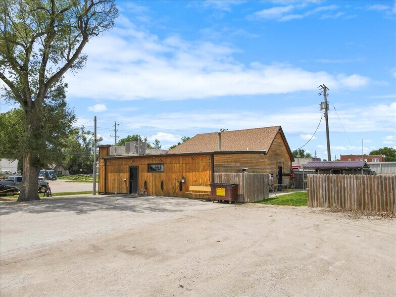 More Photos Of 626 16th Avenue, Council Bluffs General Retail For Sale