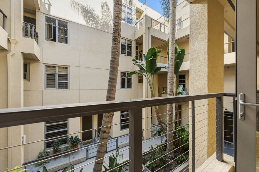 More Photos Of 133 The Promenade N, Long Beach Apartments For Sale