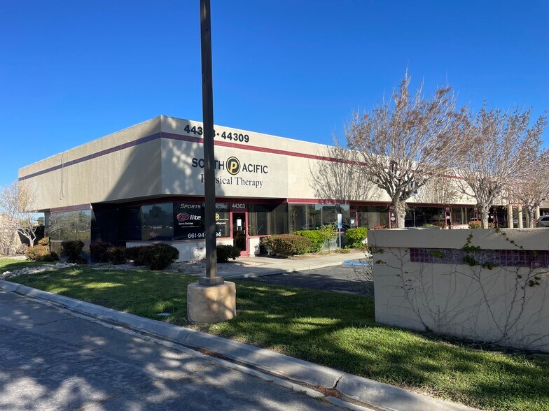 More Photos Of 44300 Lowtree Ave, Lancaster Office For Sale