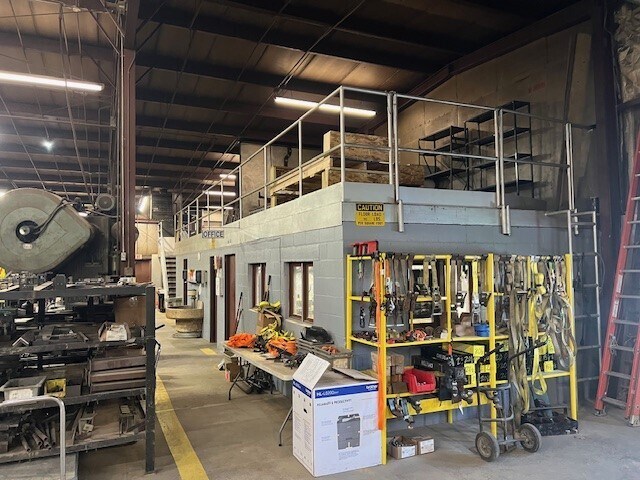 More Photos Of 101 E Chestnut St, Chilton Industrial For Sale