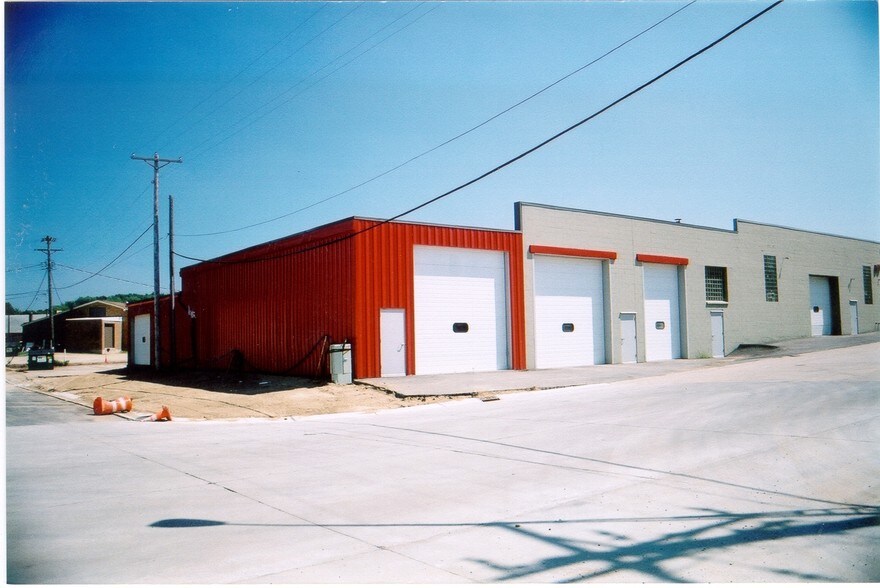 More Photos Of 1415 1st Ave, Mankato Showroom For Sale