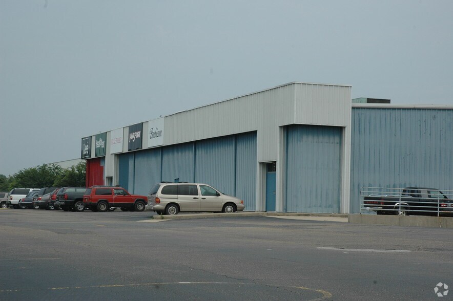 More Photos Of 700 Factory Outlet Dr, Arcadia Storefront For Lease