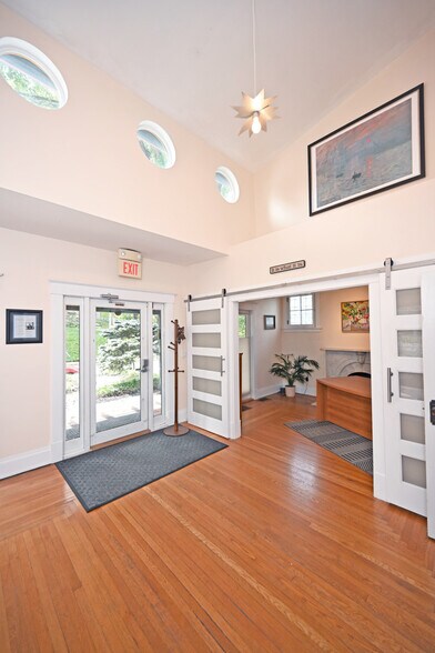 More Photos Of 2150 Alpine Pl, Cincinnati Office Residential For Lease