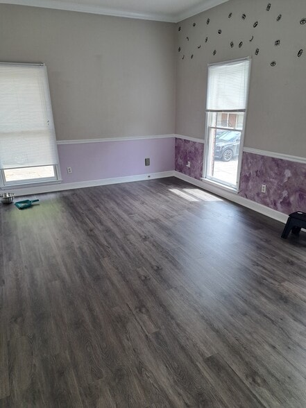 More Photos Of 370 W Stonewall Ave, Fayetteville Office For Sale