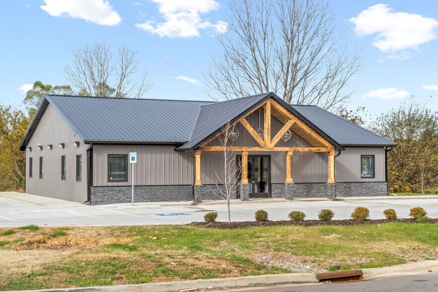 More Photos Of 2510 Pea Ridge Rd, Clarksville Office For Lease