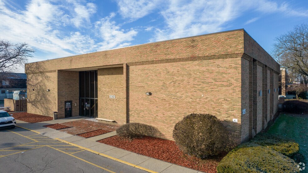 Primary Photo Of 1925 E Dublin Granville Rd, Columbus Office For Sale