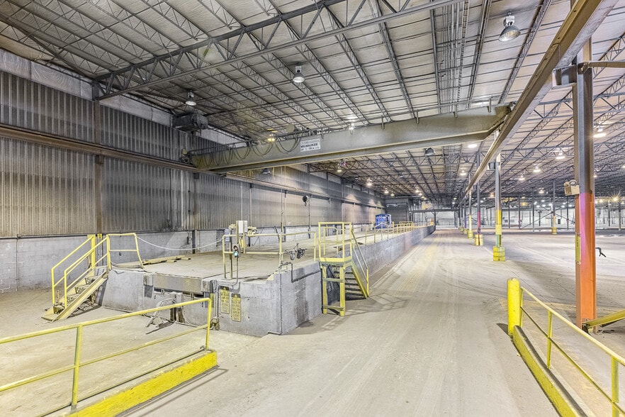 More Photos Of 1001 E Broadway St, Alliance Industrial For Sale