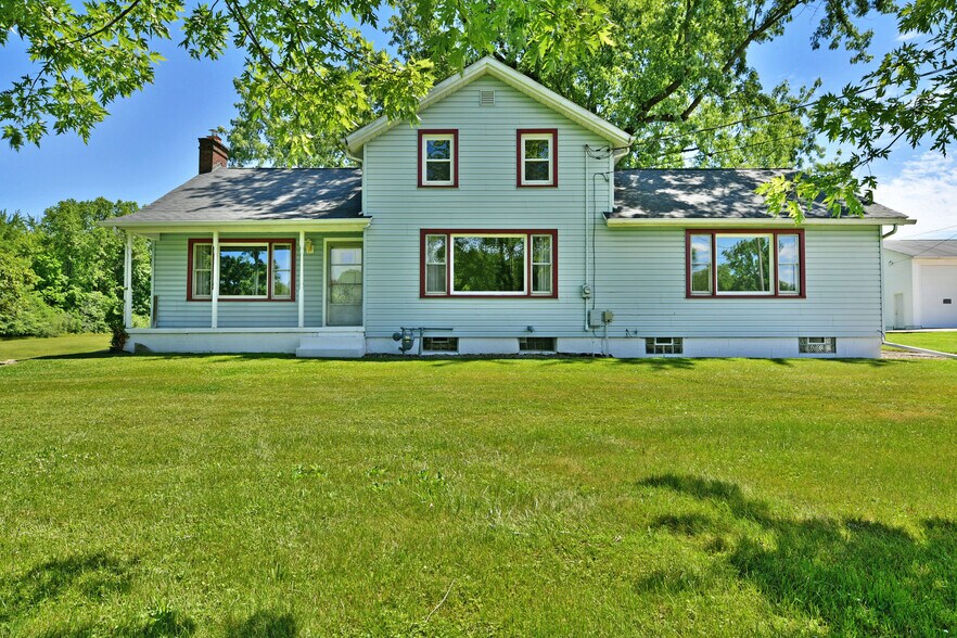More Photos Of 4085 Herner County Line Rd, Southington Showroom For Sale