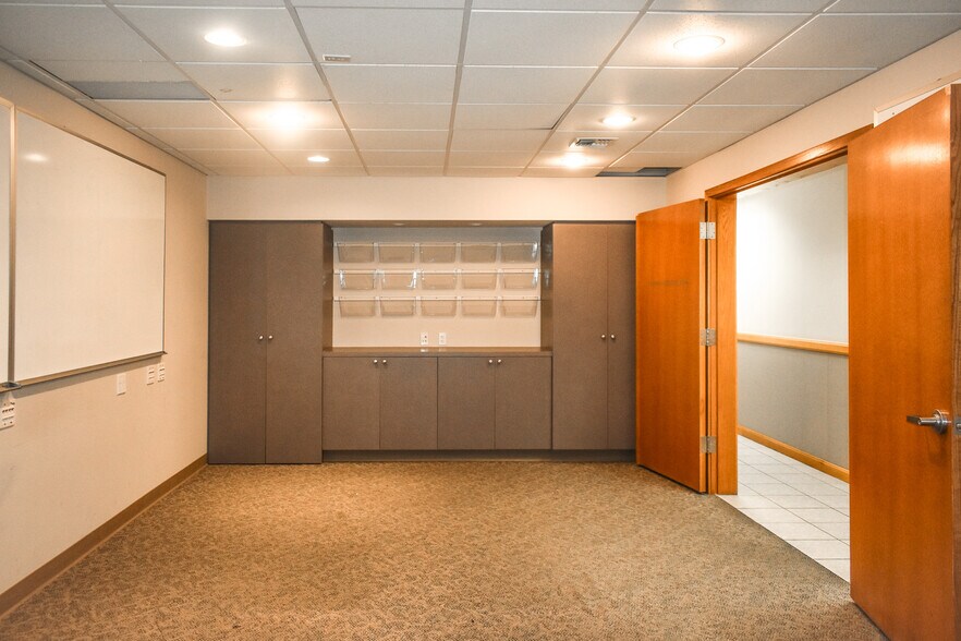 More Photos Of 1110 N Center Pky, Kennewick Office For Lease
