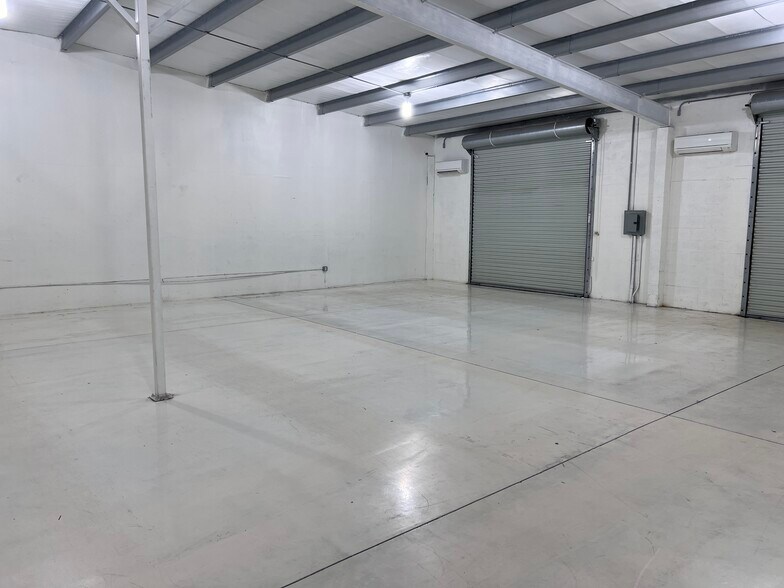 More Photos Of 5316 Lena Rd, Bradenton Light Distribution For Lease