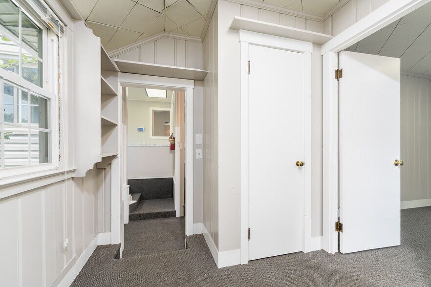 More Photos Of 1607 Chester Blvd, Richmond Office For Sale