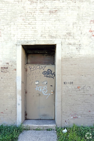 More Photos Of 10-01 44th Rd, Long Island City Warehouse For Lease