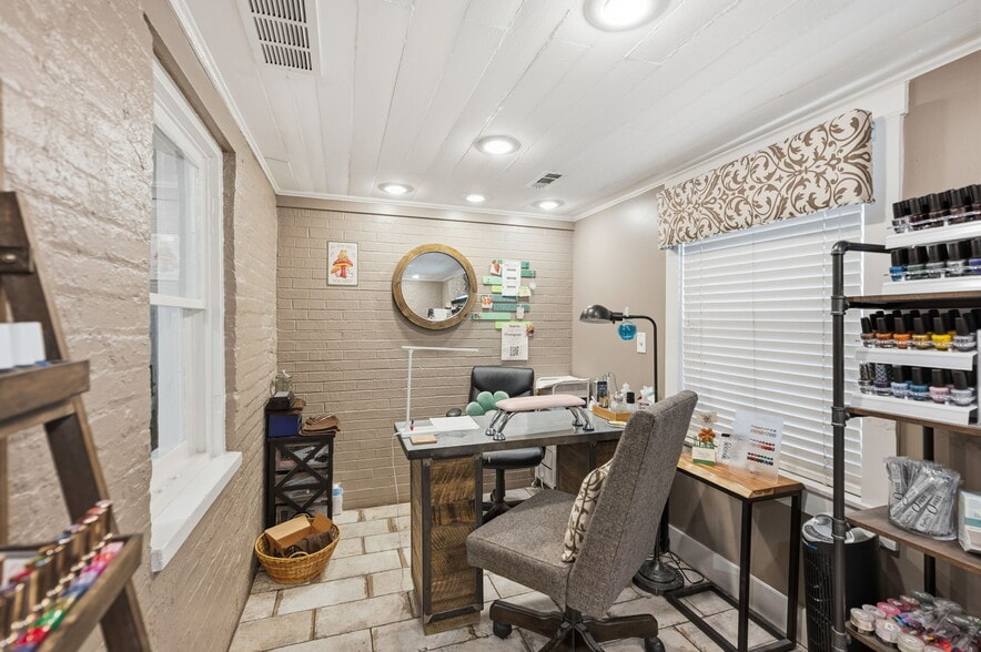 More Photos Of 8862 Cincinnati Dayton Rd, West Chester Office For Sale