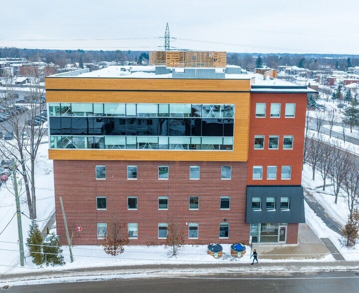 More Photos Of 275 Rue Latour, St-Jérôme Office For Sale