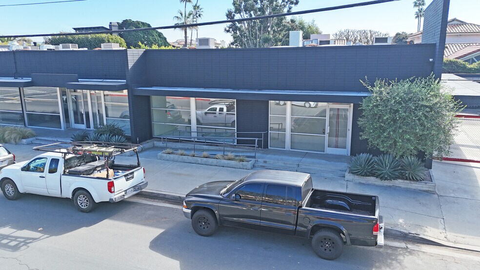 More Photos Of 23676-23712 Malibu Rd, Malibu Office For Lease