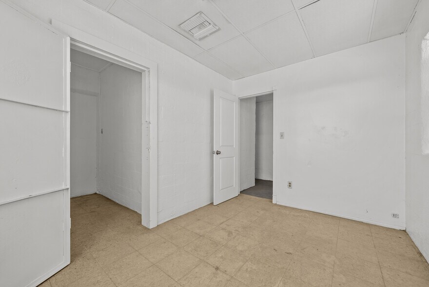 More Photos Of 550 Highway 46, Wasco Warehouse For Lease
