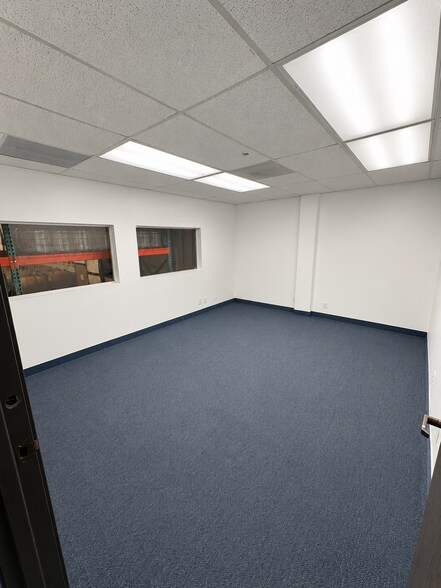 More Photos Of 24900 Anza Dr, Valencia Warehouse For Lease