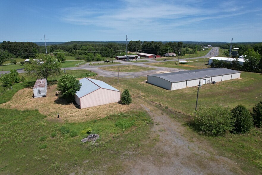 More Photos Of 16525 Highway 65 S, Damascus Warehouse For Lease