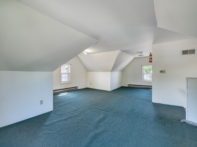 More Photos Of 1124 Grand Ave, Saint Paul Freestanding For Sale