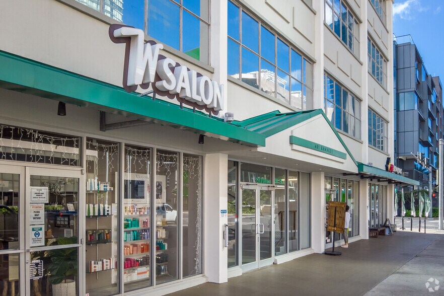 More Photos Of 401 Kamakee St, Honolulu Office For Sale
