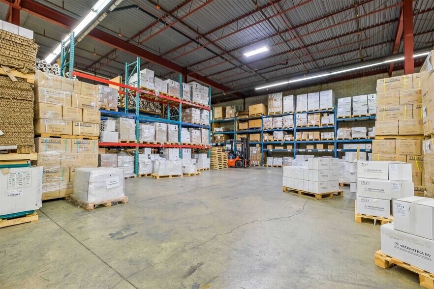 More Photos Of 5600 Finch Ave, Toronto Warehouse For Lease