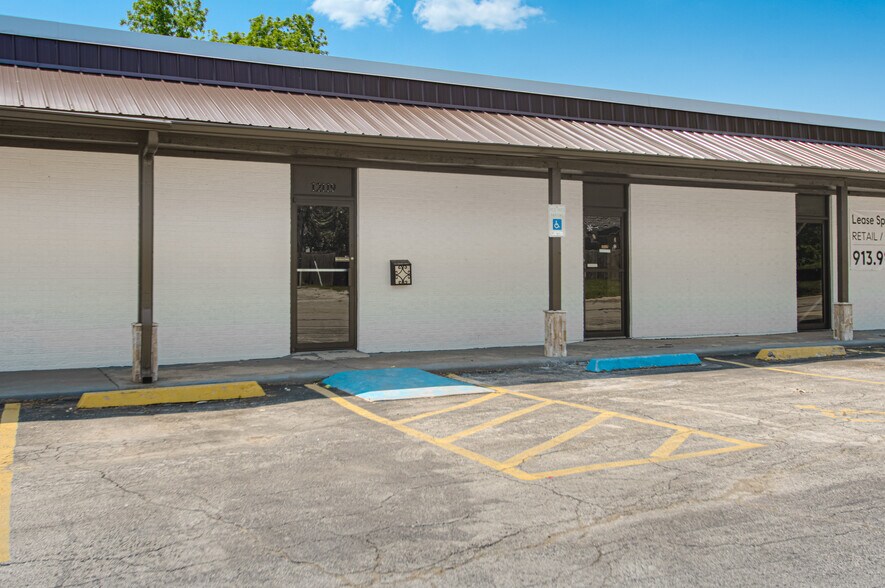 More Photos Of 12119 Johnson Dr, Shawnee Storefront For Sale