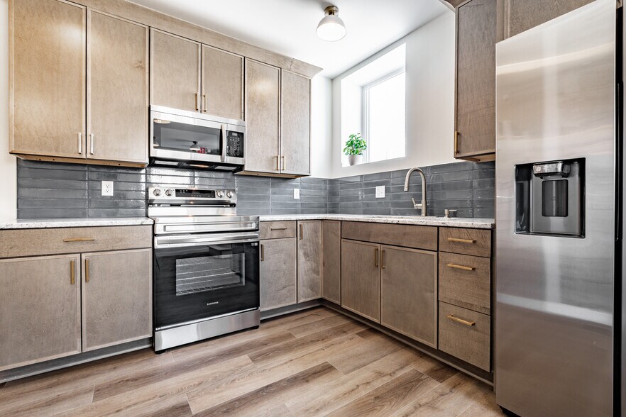 More Photos Of 2506 E Washington St, Indianapolis Storefront Retail Office For Sale