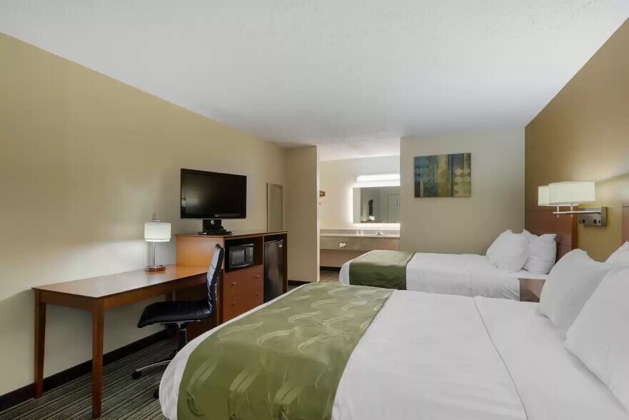 More Photos Of 820 Shoneys Dr, Ashburn Hotel For Sale