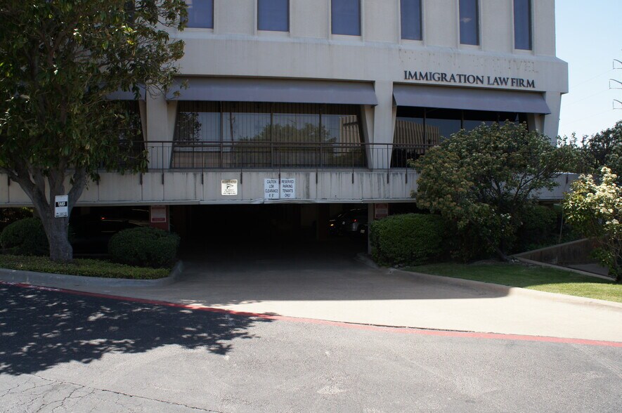 More Photos Of 1140 Empire Central Dr, Dallas Office For Sale