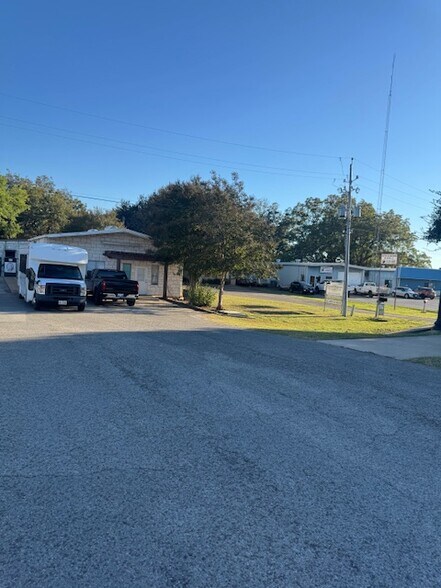 More Photos Of , Bastrop Office For Sale