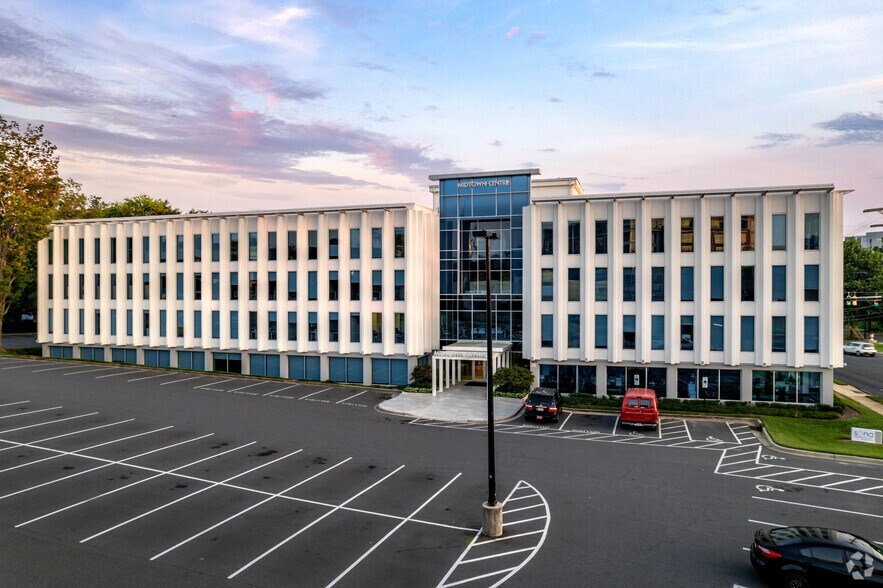 More Photos Of 1300 Baxter St, Charlotte Office For Lease