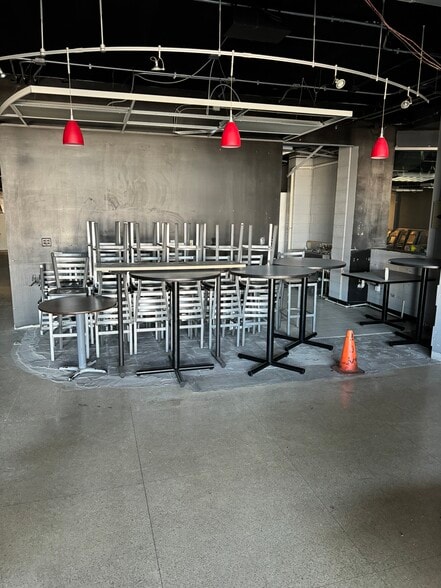 More Photos Of 220 S Madison St, Rockford Specialty For Sale