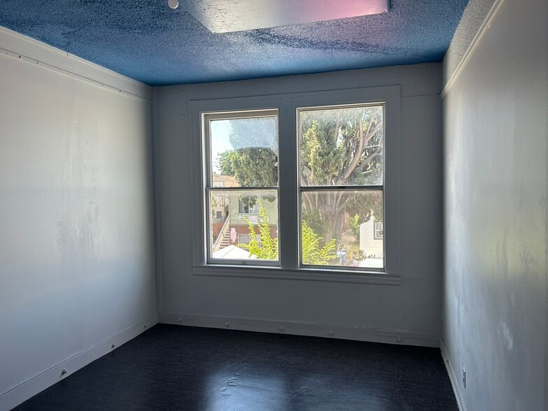 More Photos Of 1856 W Washington Blvd, Los Angeles General Retail For Sale