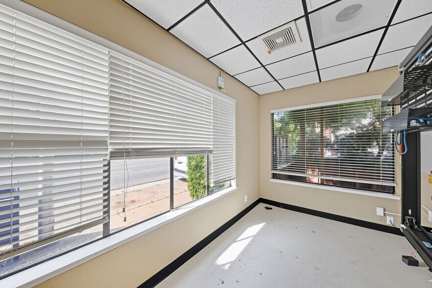 More Photos Of 1021 S El Camino Real, San Mateo Office For Sale