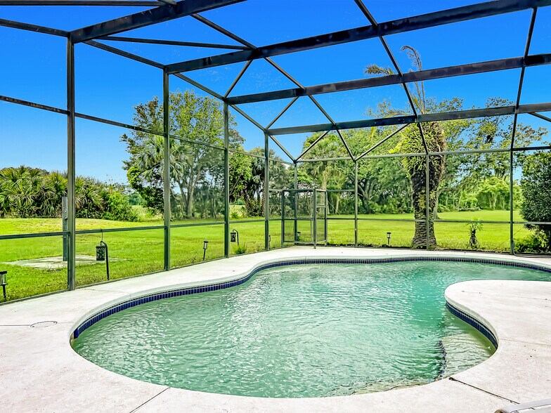 More Photos Of 7001 W Jones Ave, Mount Dora Airplane Hangar For Sale