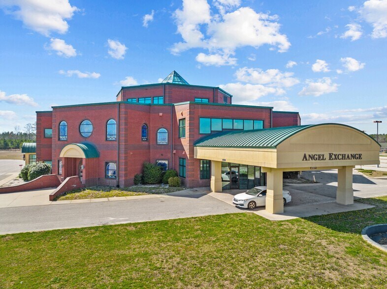 More Photos Of 201 E Livermore Dr, Pembroke Medical For Sale