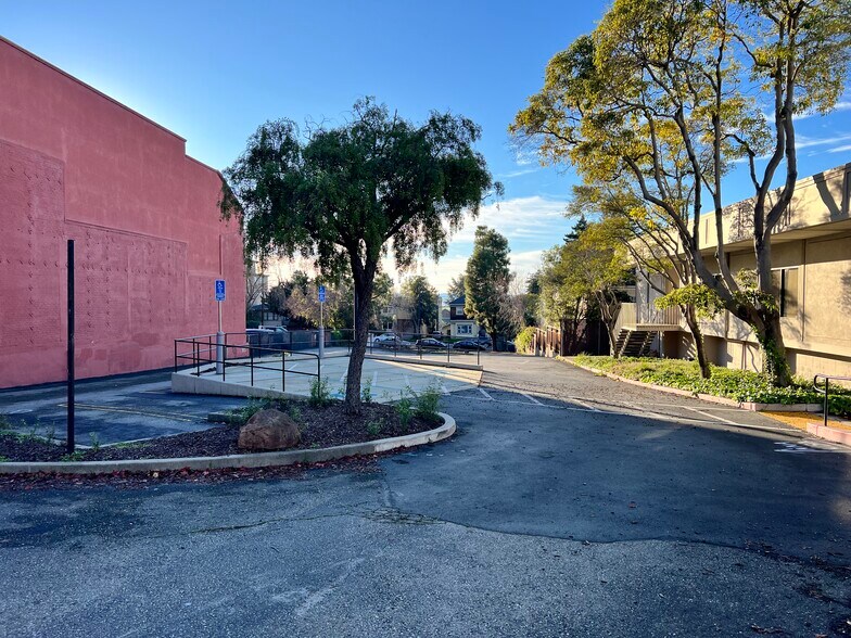 More Photos Of 1536 Shattuck Ave, Berkeley Bank For Lease
