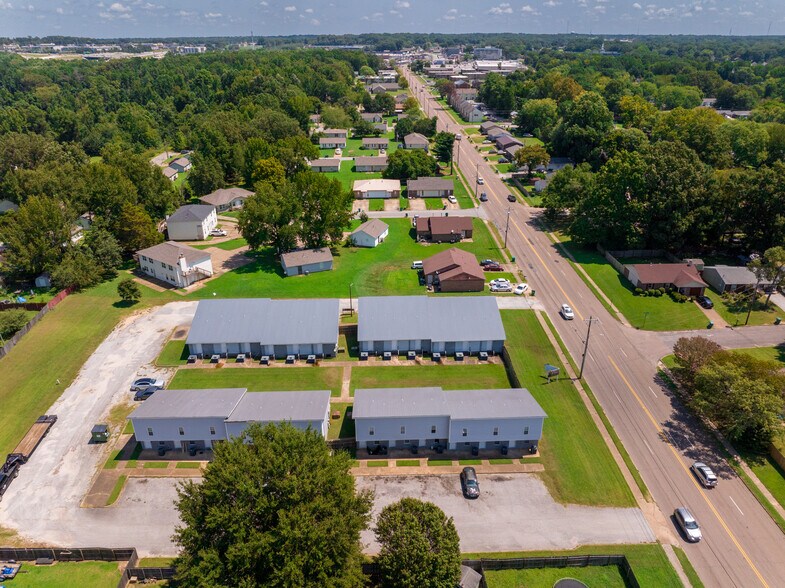 More Photos Of 961 Old Hickory Blvd, Jackson Apartments For Sale