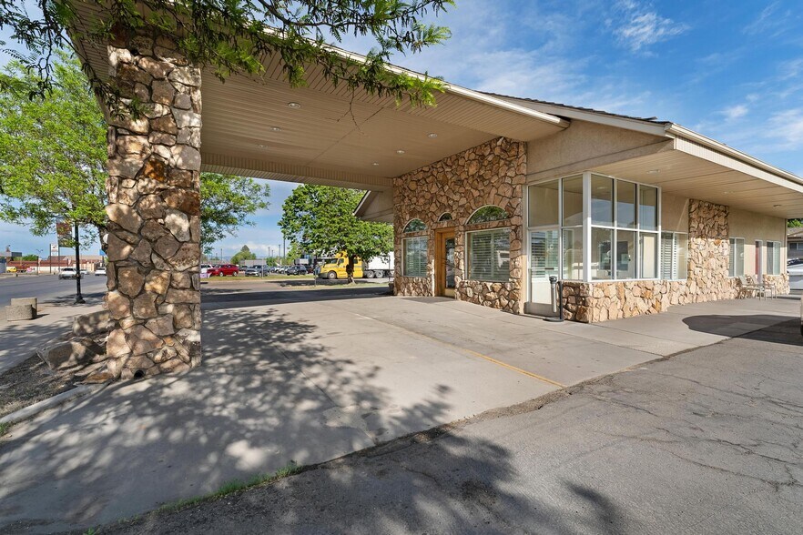 More Photos Of 423 W Main St, Vernal Hotel For Sale