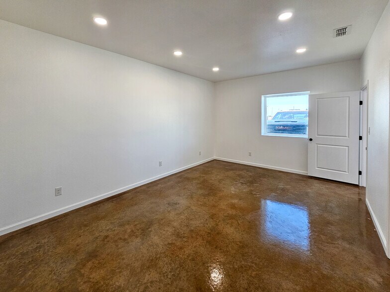 More Photos Of 3098 FM 707, Tye Warehouse For Lease