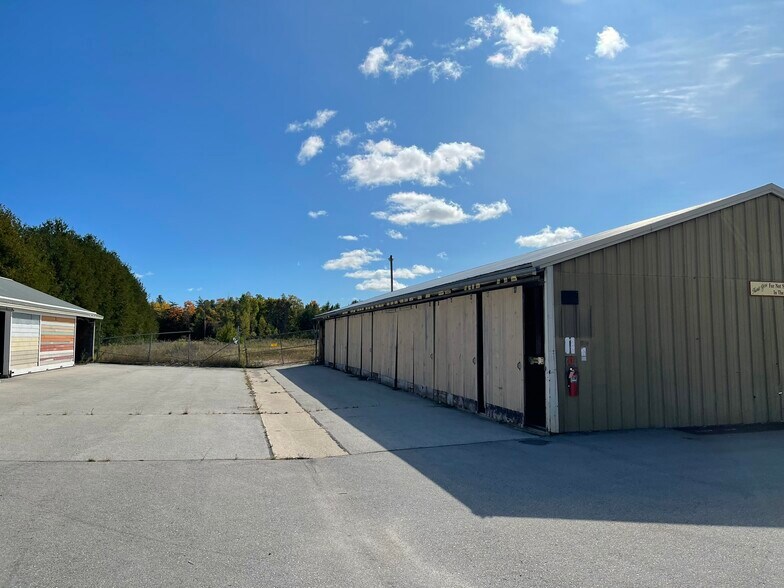 More Photos Of 2603 S Bay Shore Dr, Sister Bay Freestanding For Lease