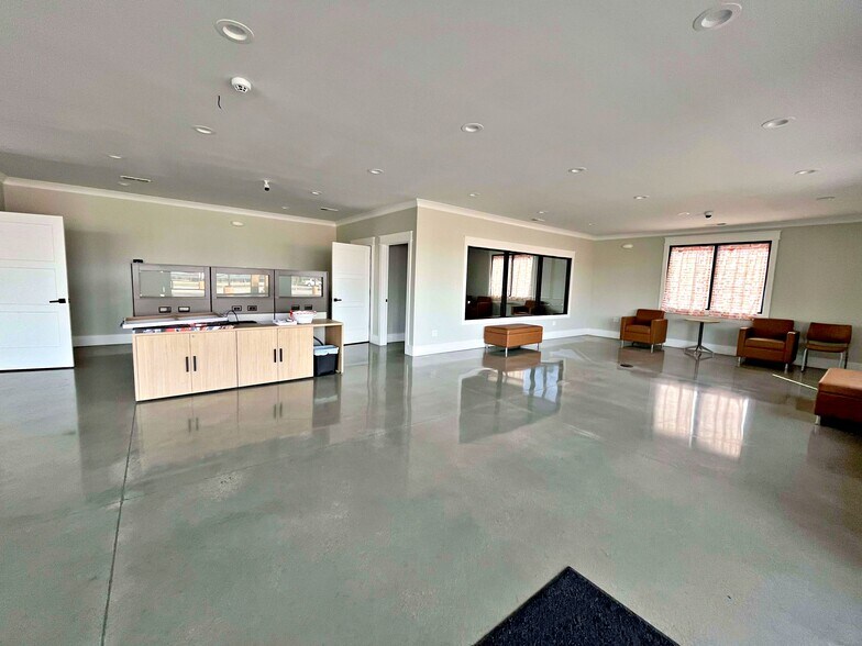 More Photos Of 1391 Murrays Chapel Rd, Sweetwater Showroom For Sale