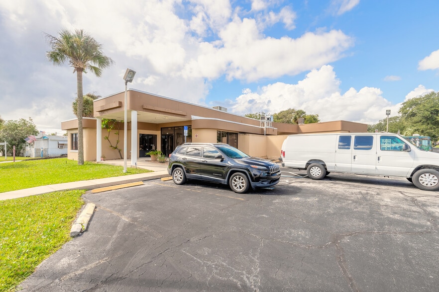 More Photos Of 258 Riverside Dr, Daytona Beach Storefront Retail Office For Sale