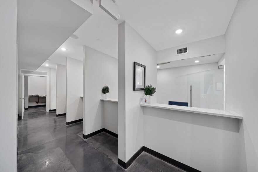 More Photos Of 530 NW 54th St, Miami Office For Lease