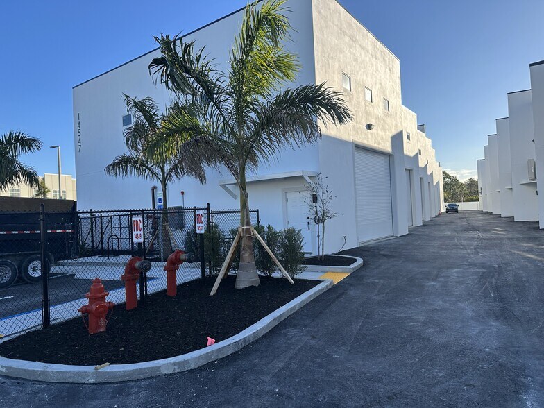 More Photos Of 15547 Global Pkwy., Fort Myers Self Storage For Sale