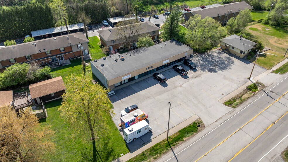 More Photos Of 1913 N Belt East, Belleville Restaurant For Sale