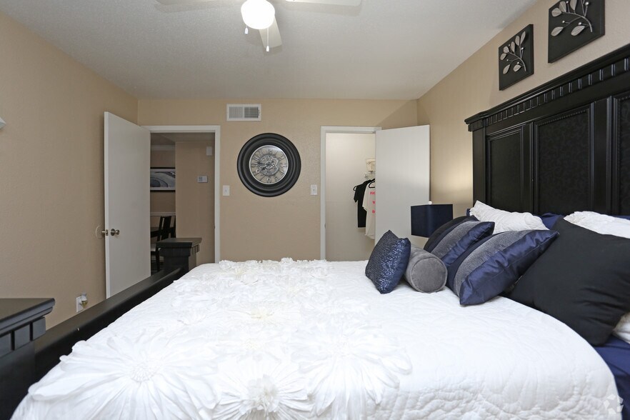 More Photos Of 424 S Bender Hollow, Humble Apartments For Sale