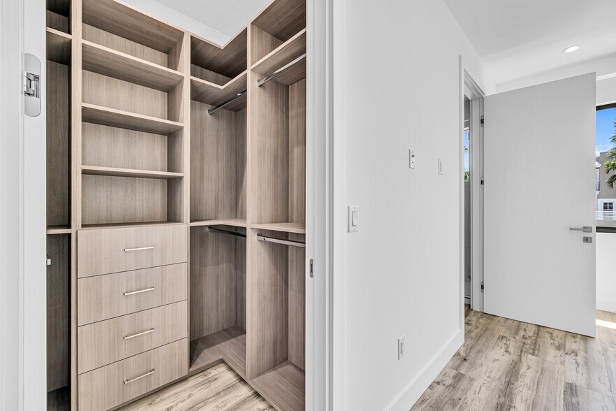 More Photos Of 1233 NE 12th Ave, Fort Lauderdale Apartments For Sale