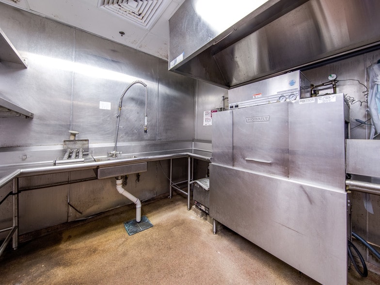 More Photos Of 341 Rockwood Rd, Arden Restaurant For Lease