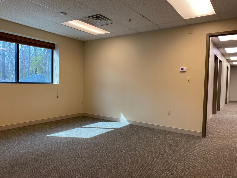 More Photos Of 34 Route 111, Derry Service For Lease